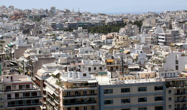 Πώς γίνεται ευκολότερη η εγκατάσταση φωτοβολταϊκών σε πολυκατοικίες