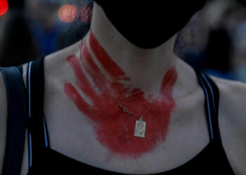 Eteron: Το 65,8% των Ελλήνων συμφωνεί με τον όρο “γυναικοκτονία”