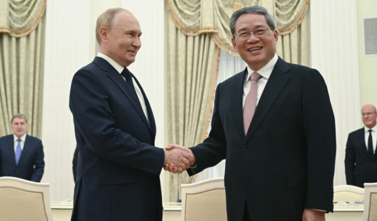 Συνάντηση Πούτιν με τον Κινέζο πρωθυπουργό στη Μόσχα