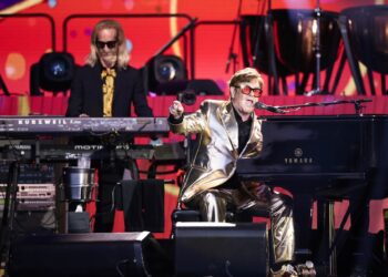 Έλτον Τζον: Παρά τα προβλήματα υγείας ολοκλήρωσε το νέο του άλμπουμ