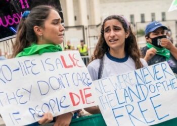 Nτ. Τραμπ: Η Χάρις τον κατηγορεί τον για τον θάνατο μιας 28χρονης εξαιτίας του νόμου για τις αμβλώσεις