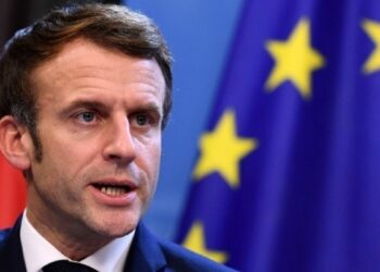 Ο πρόεδρος της Γαλλίας κάλεσε τον Ιρανό ομόλογό του να ταχθεί υπέρ της «γενικής αποκλιμάκωσης» στην Εγγύς Ανατολή