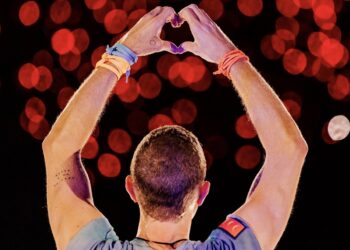 Coldplay: Δωρίζουν το 10% των εσόδων τους από τις συναυλίες τoυς