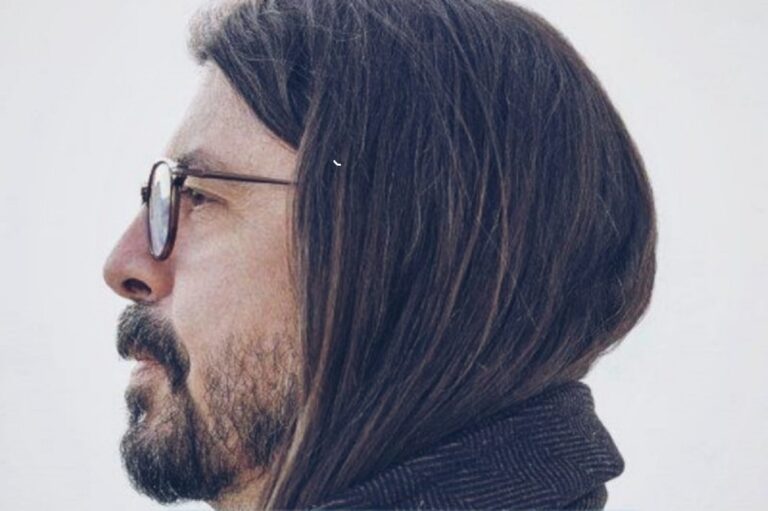 Dave Grohl “Συλλέκτης Στιγμών” από τις εκδόσεις Οξύ
