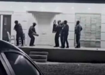 Βίντεο ντοκουμέντο από τις νέες επιχειρήσεις της ΕΛΑΣ σε καταυλισμούς: Εντόπισαν όπλα και κλοπιμαία