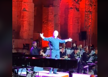 Απόστολος Γκλέτσος: Χόρεψε Ζεϊμπέκικο στο Ηρώδειο – Τον χειροκρότησε ο Κασσελάκης