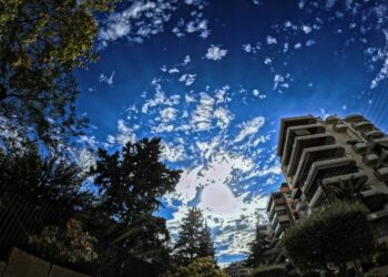 Καιρός: Νεφώσεις με τοπικές βροχές