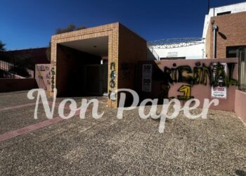 Άγρια συμπλοκή σε σχολείο στο Λαύριο με τραυματίες και προσαγωγές – Βγήκαν μαχαίρια