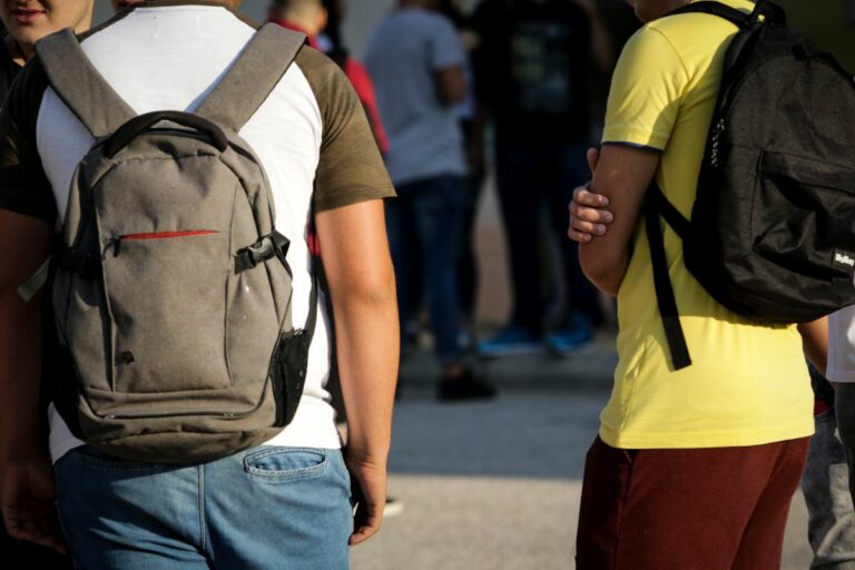 Διδακτέα ύλη: Μειώνεται από Σεπτέμβρη σε Δημοτικό και Γυμνάσιο – Τι περιλαμβάνει το σχέδιο