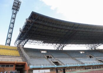 Ηράκλειο: Ξεκινά η απομάκρυνση του ανατολικού στεγάστρου του Παγκρητίου Σταδίου