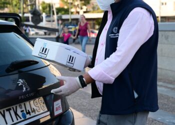 Συναγερμός στην ΕΛΑΣ: Ο Δήμαρχος Περιστερίου έλαβε δώρο που περιείχε φάκελο με ύποπτη σκόνη – Σε εξέλιξη μεγάλη επιχείρηση(Photo)