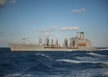 Μέση Ανατολή: Ζημιές σε πλοίο του αμερικανικού πολεμικού ναυτικού – Έρευνα για το περιστατικό
