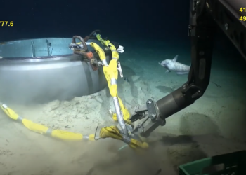 Νέο βίντεο από την επιχείρηση ανάσυρσης του Titan: Σφηνωμένο στον βυθό του Ατλαντικού το υποβρύχιο
