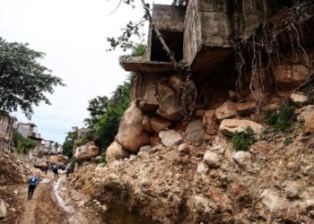 Μεξικό: «Κόκκινος συναγερμός» για τον τυφώνα Τζον