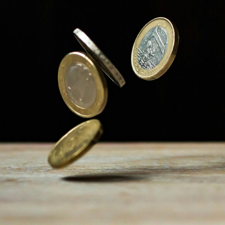 Καταργείται το τέλος επιτηδεύματος στα μπλοκάκια – Τι ανακοίνωσε ο Χατζηδάκης
