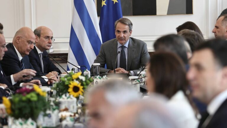 Τα αυτογκόλ των γαλάζιων υπουργών