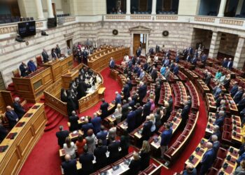 Με αγιασμό και την κατάθεση του προσχεδίου του νέου προϋπολογισμού ανοίγει σήμερα τις εργασίες της η Βουλή