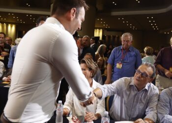 Αυξάνεται η πόλωση στον ΣΥΡΙΖΑ – «Εμποδίζουν τα μέλη να εκφραστούν» λένε οι Κασσελίστας – «Έχει κλείσει το θέμα της υποψηφιότητας» λέει η πλειοψηφία