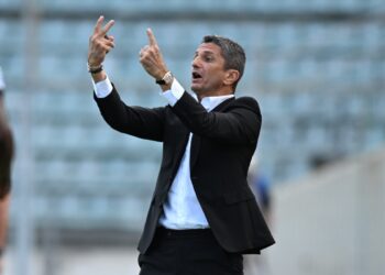 Το απουσιολόγιο του Λουτσέσκου παραμένει γεμάτο