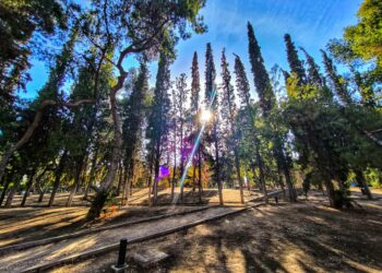 Καιρός: Υψηλές θερμοκρασίες για την εποχή – Πού θα φτάσει ο υδράργυρος