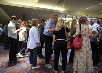 «Τελειώνουν» τον Κασσελάκη: Επεισόδια με σπρωξίματα και καταγγελίες για «μαϊμού» απαρτία των «87»