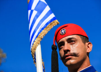 Συγκίνησε ο εύζωνας που δάκρυσε την ώρα της παρέλασης στη Θεσσαλονίκη