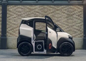 Η ΕΕ προχωρά στην επιβολή επιπρόσθετων δασμών ως και 35% στα ηλεκτρικά αυτοκίνητα που εισάγει από την Κίνα