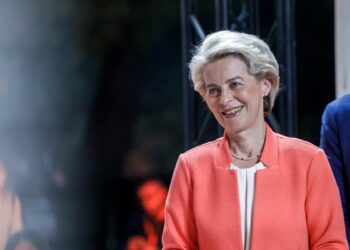 Φον ντερ Λάιεν: Η Β. Κορέα κλιμακώνει τον πόλεμο με τη θανατηφόρα βοήθειά της στη Ρωσία