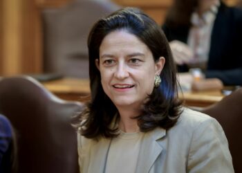 Κεραμέως: «Μέχρι το 2027 ο κατώτατος μισθός θα φτάσει στα 950 ευρώ»