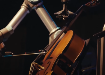 Ρομπότ παίζει βιολοντσέλο με Συμφωνική Ορχήστρα για πρώτη φορά στην ιστορία της μουσικής (video)