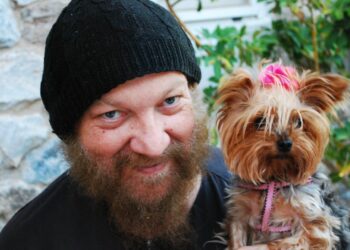 Αποκλειστικό Nonpaper: Η απάντηση του «μαϊμού – ρασοφόρου» στις καταγγελίες ότι παραπλανά ανυποψίαστους πιστούς: «Έχουν πει ότι έχω 3.000 εραστές»