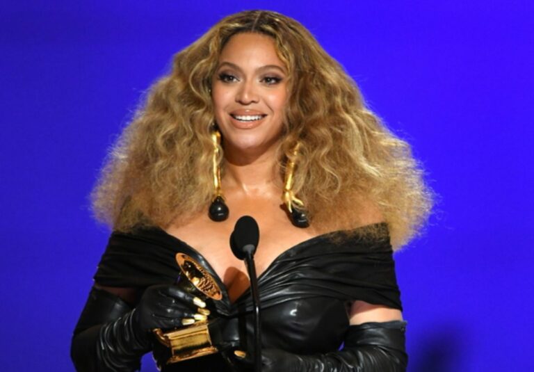 Η Μπιγιόνσε στηρίζει την Κάμαλα Χάρις: «Είμαι εδώ ως μητέρα»