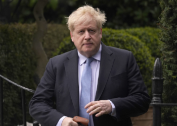 Μπόρις Τζόνσον: Βρήκε κοριό στο μπάνιο του έπειτα από συνάντηση με τον Νετανιάχου