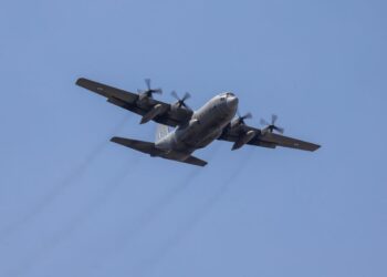 Σε ετοιμότητα οι Ένοπλες Δυνάμεις για απεγκλωβισμούς από το Λίβανο: Επί ποδός C-130 και πλοία του Πολεμικού Ναυτικού