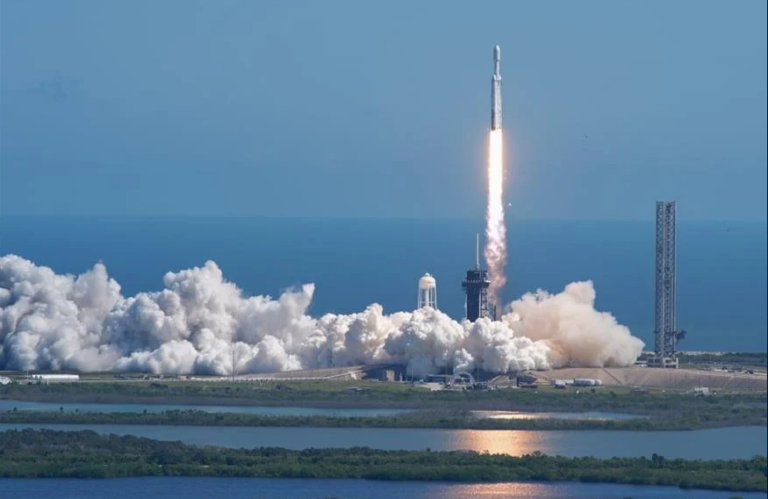 NASA: Εκτοξεύτηκε το Europa Clipper – Θα μελετήσει αν υπάρχει εξωγήινη ζωή στη Σελήνη του Δία