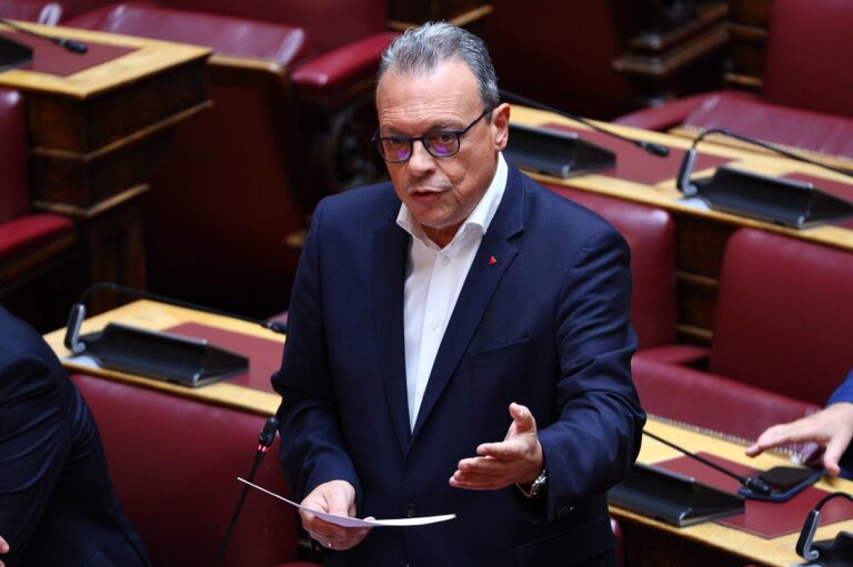 Φάμελλος: Κλέβανε λεφτά των αγροτών για να τακτοποιήσουν δικούς τους με σκοπό και την ψηφοθηρία