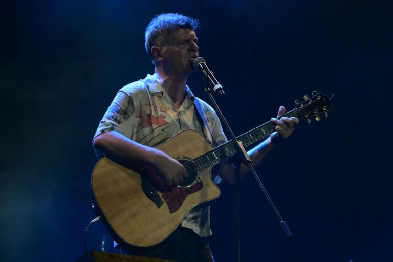 Το τραγούδι του Φοίβου Δεληβοριά για τα Τέμπη: «Δεν θα κάνω πίσω και δεν θα ξεχάσω»