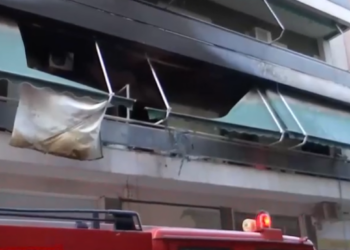 Φωτιά σε διαμέρισμα στη Μιχαλακοπούλου – Στο νοσοκομείο 4 άτομα