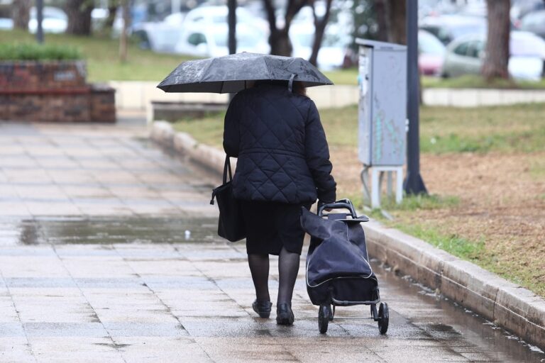 Καιρός: Χαμηλές θερμοκρασίες σήμερα – Πιθανότητα για κατά τόπους βροχές