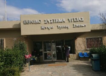 Σοβαρό περιστατικό στα Σπάτα: Χτύπησαν γιατρό και έναν σεκιούριτι στο Κέντρο Υγείας