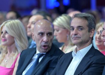 Μητσοτάκης και υπουργοί στην εκδήλωση Μπρατάκου για τις εκλογές του ΕΒΕΑ