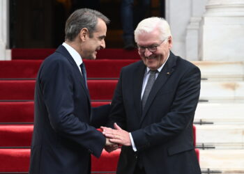 Μητσοτάκης σε Σταϊνμάιερ: Το θέμα των γερμανικών επανορθώσεων και του κατοχικού δανείου, παραμένει ζωντανό