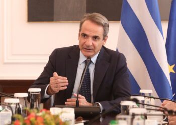Μητσοτάκης στο υπουργικό: Θα τηρήσουμε τη δέσμευσή μας ο κατώτατος μισθός να φτάσει στα 950 ευρώ το 2027