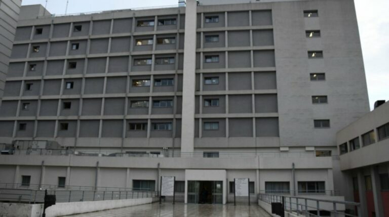 Πάτρα: Δάκρυα χαράς για τη 13χρονη που τραυματίστηκε βαριά σε τροχαίο – Βγήκε από την καταστολή