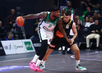 Εύκολη νίκη του Παναθηναϊκού επί της ΑΕΚ στο glass floor του ΟΑΚΑ