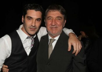 Χριστόφορος Παπακαλιάτης: Σε δεύτερο χειρουργείο θα υποβληθεί ο πατέρας του – Σταθερή η κατάσταση της υγείας του