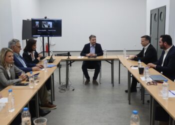 ΠΑΣΟΚ: Η πρεμιέρα του Πολιτικού Κέντρου, τα καρφιά του Χάρη και της Άννας και ένα άτυπο «consensus»