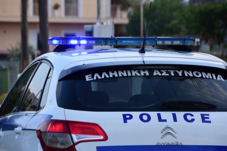 Άλιμος-Ελληνικό: Χειροπέδες σε επτά παράνομους παρκαδόρους