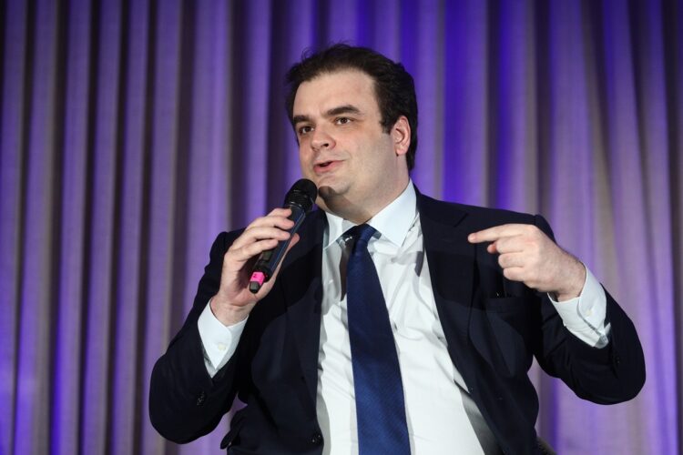 Πιερρακάκης: Θα εφαρμοστεί ο νόμος για τους αιώνιους φοιτητές – Πάνω από 6.000 αποβολές σε μαθητές για κινητά