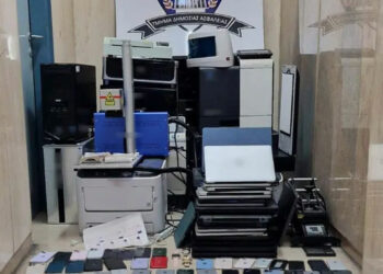 Απατεώνας είχε μετατρέψει σπίτι στο κέντρο της Αθήνας σε εργαστήριο πλαστογραφίας (Photo)